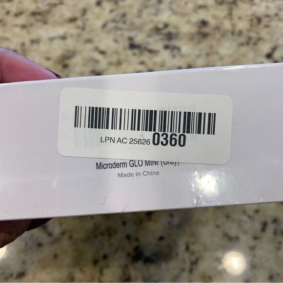 Microderm GLO Gray Mini Diamond Microdermabrasion Advanced Facial System - Picture 3 of 3